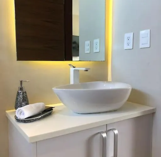 Apartment Near Beach+jungle Views. King Bed+220 Megs+2 Bikes *