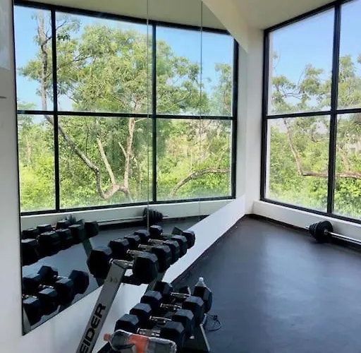 Apartment Near Beach+jungle Views. King Bed+220 Megs+2 Bikes *