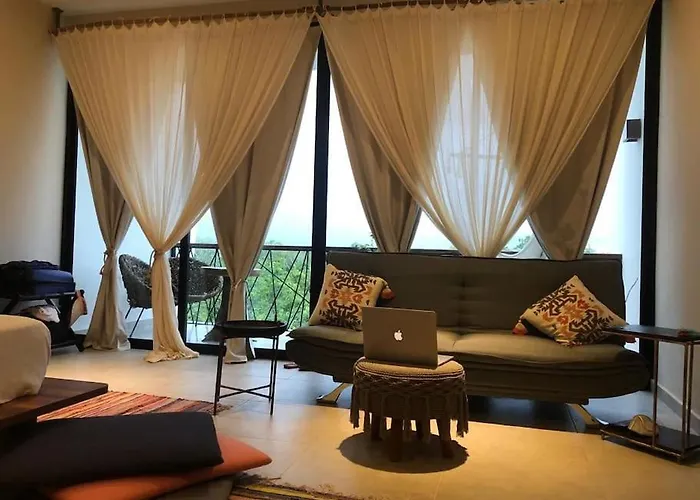 Near Beach+jungle Views. King Bed+220 Megs+2 Bikes Apartment