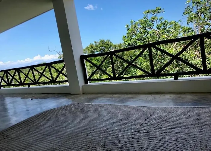 Apartment Near Beach+jungle Views. King Bed+220 Megs+2 Bikes
