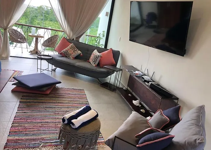 Near Beach+jungle Views. King Bed+220 Megs+2 Bikes Apartment *